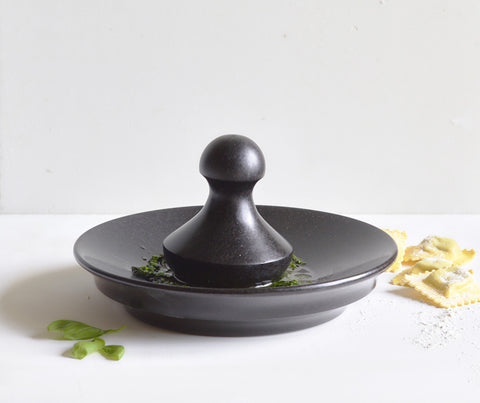 000 - Black Granite Classic Ball Pestle & Mortar